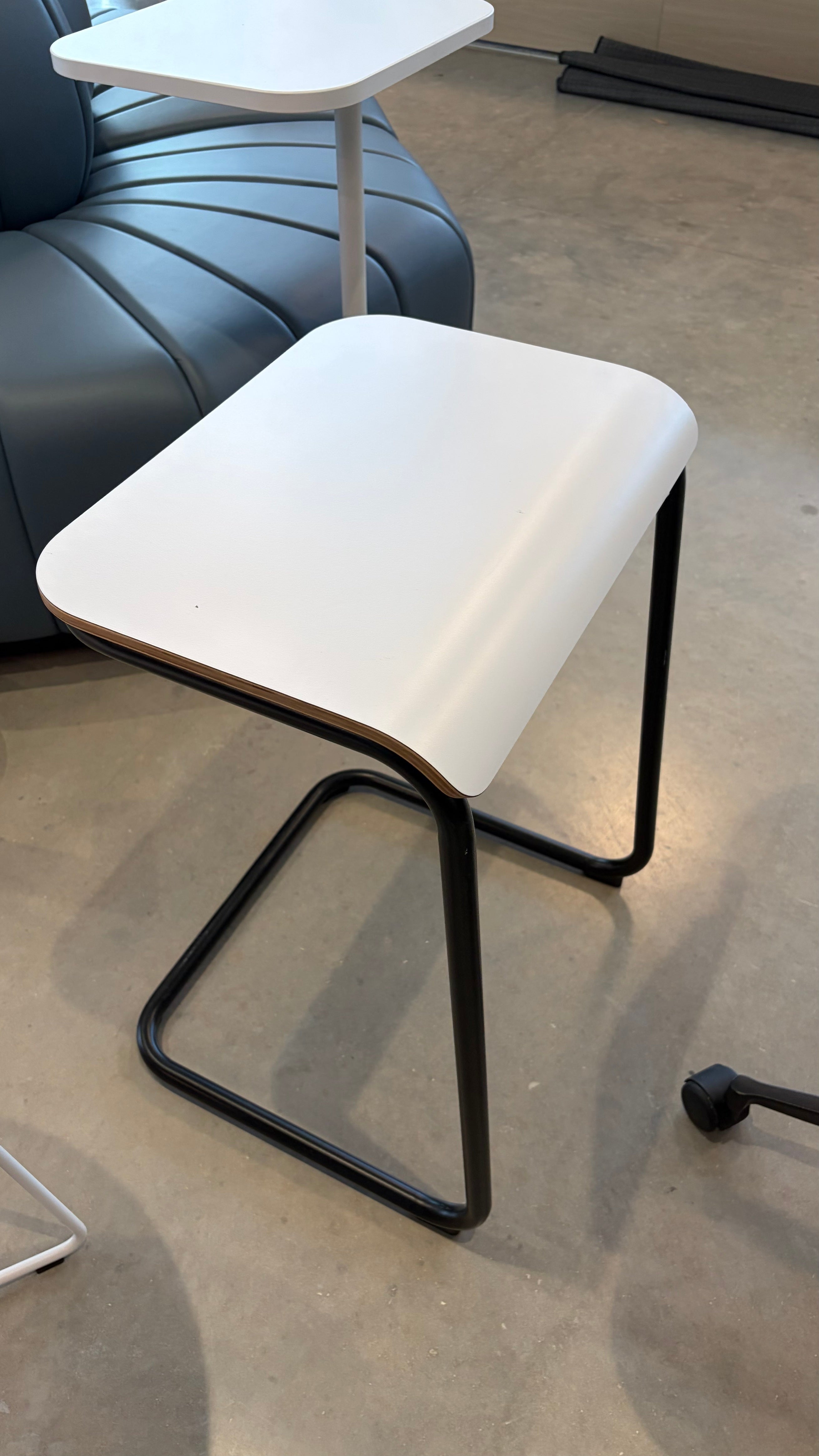Toboggan Pull Up Table - White