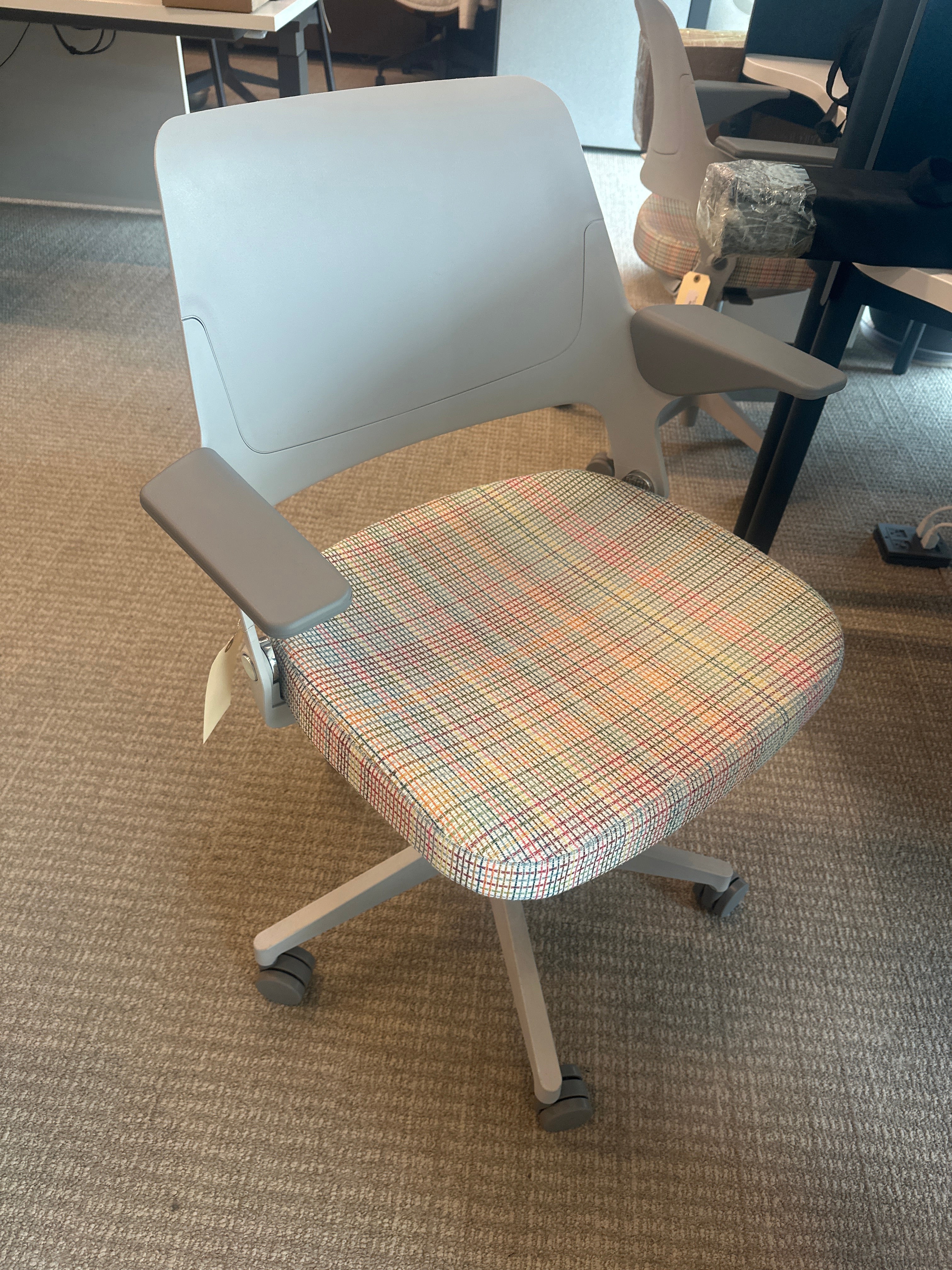 Ollo Light Task Chair with Shell Back, Fixed Arms, 5-Star Pl