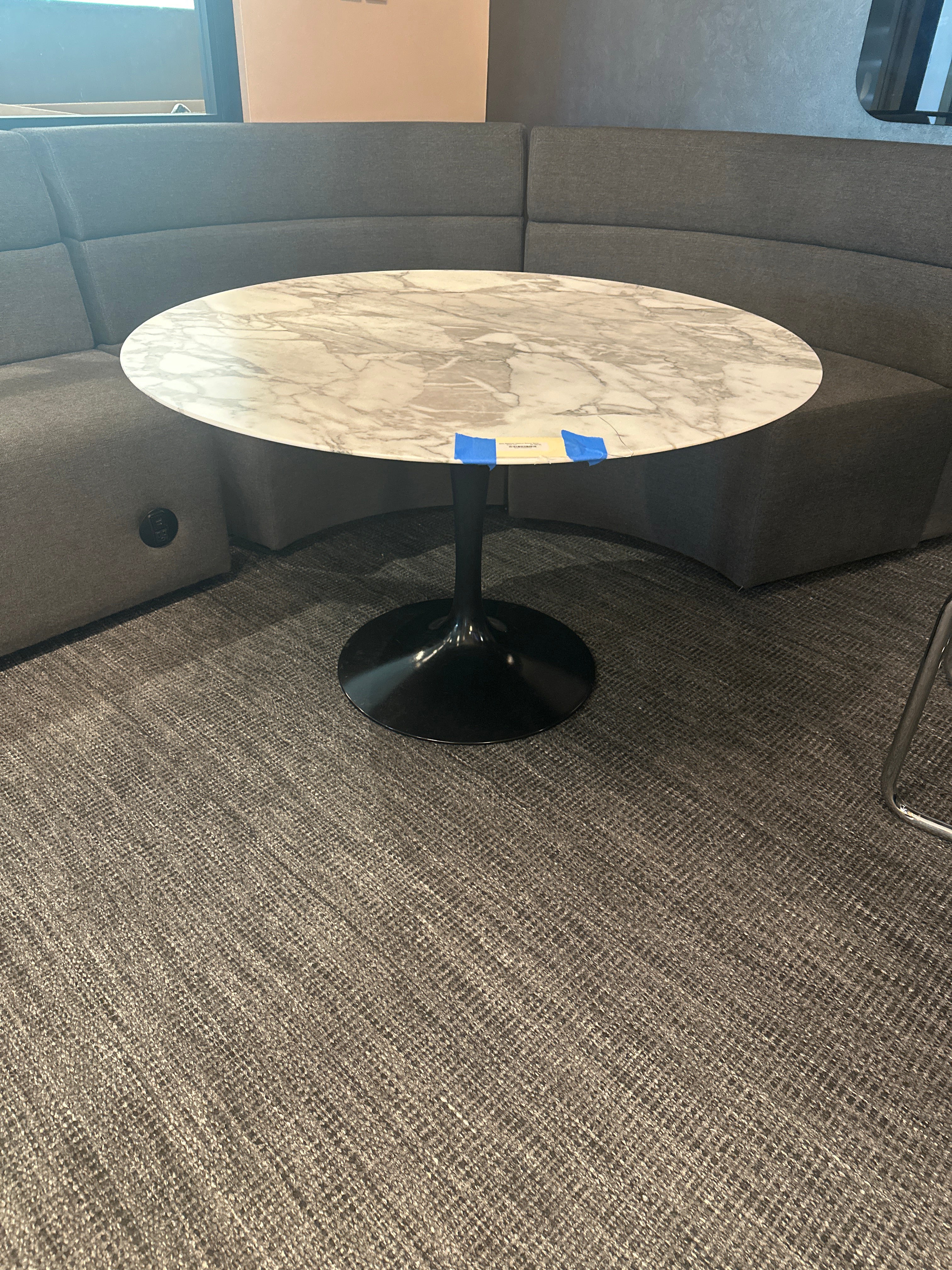 Eero Saarinen Medium Round Table, Lounge Height, 42Wx26"H