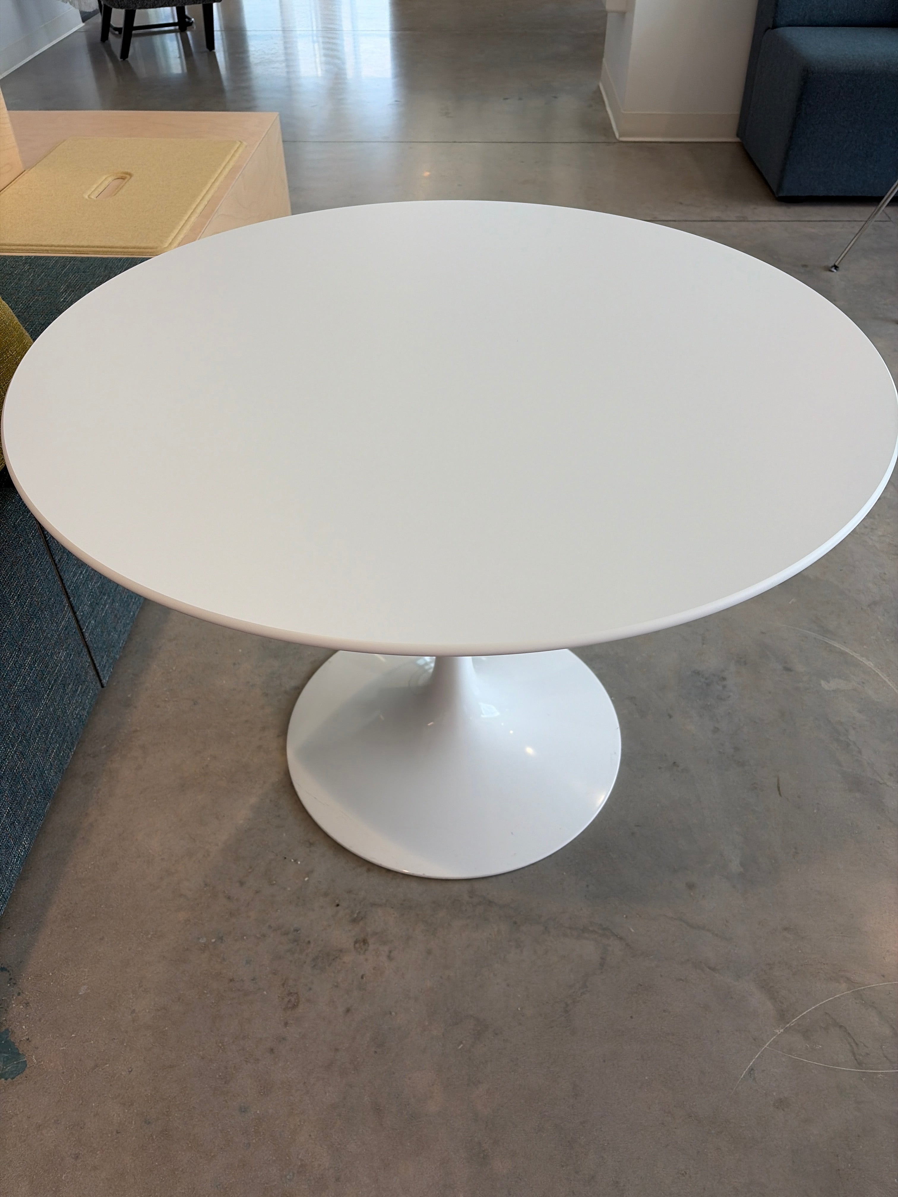 Medium White Saarinen Table 36w x 26h - STEPS 107