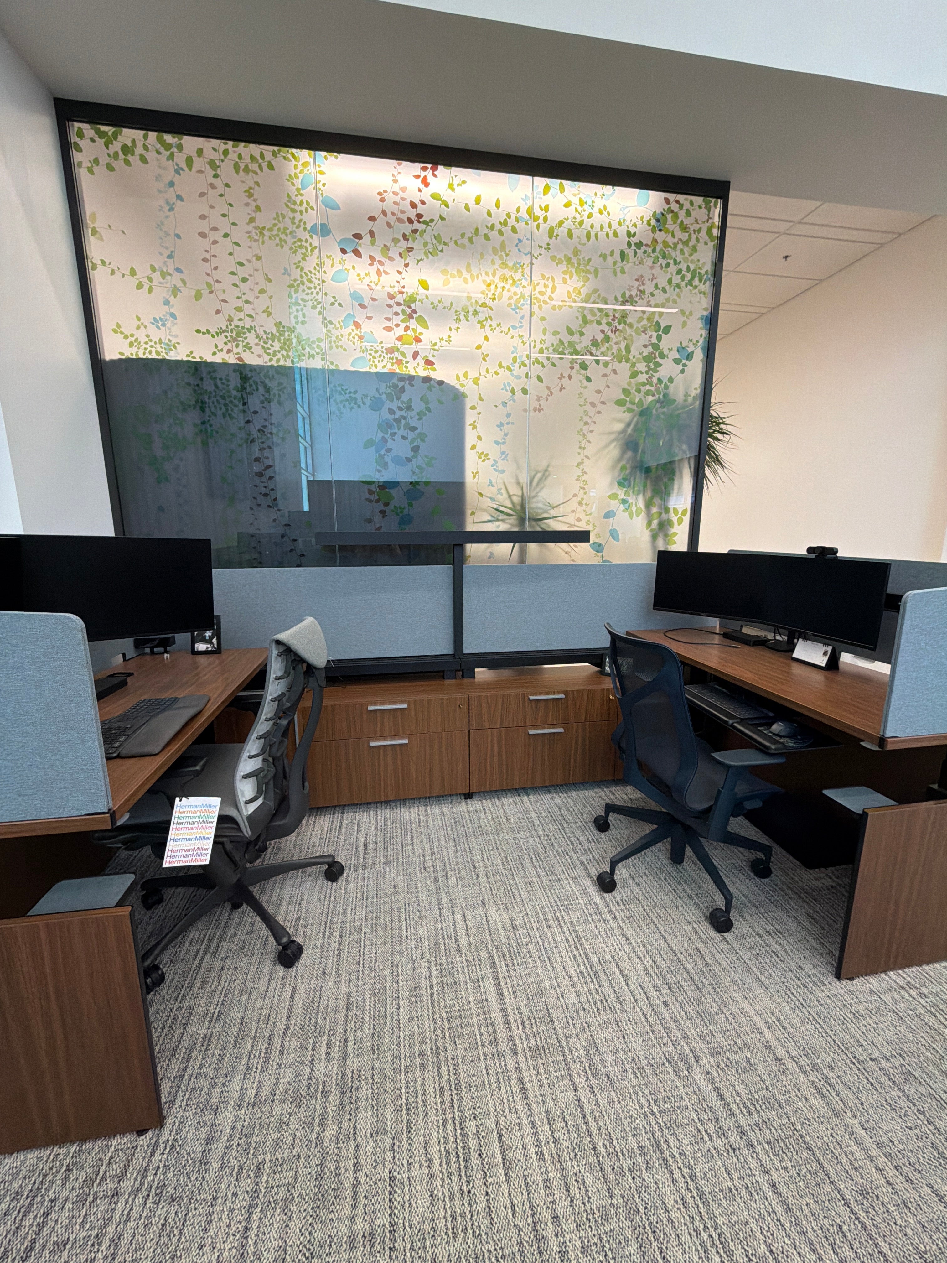Canvas Vista Workstations, Cluster D - HLC