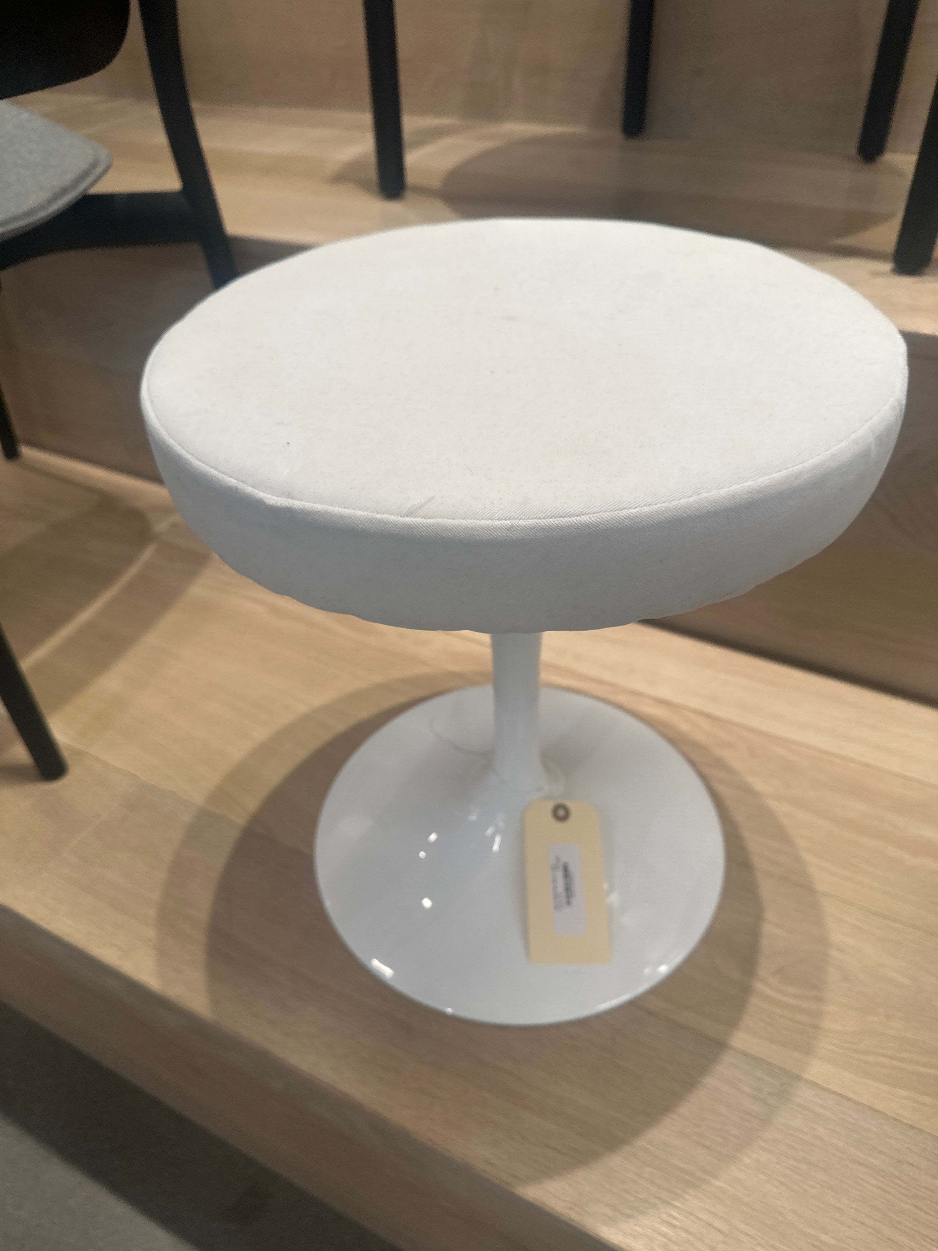 Eero Saarinen Stool, white