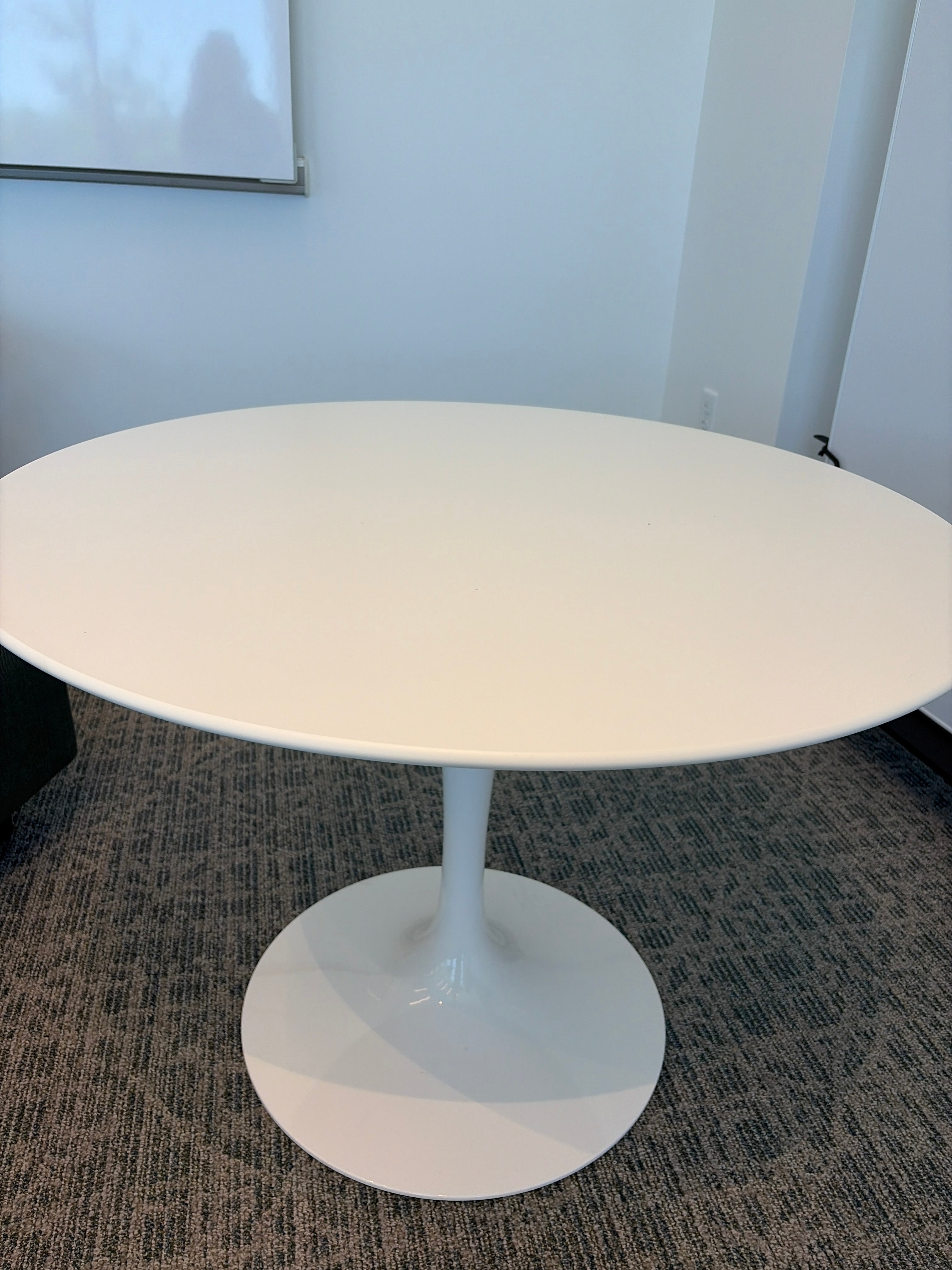 Medium Saarinen Table: White - FLEX OPT1