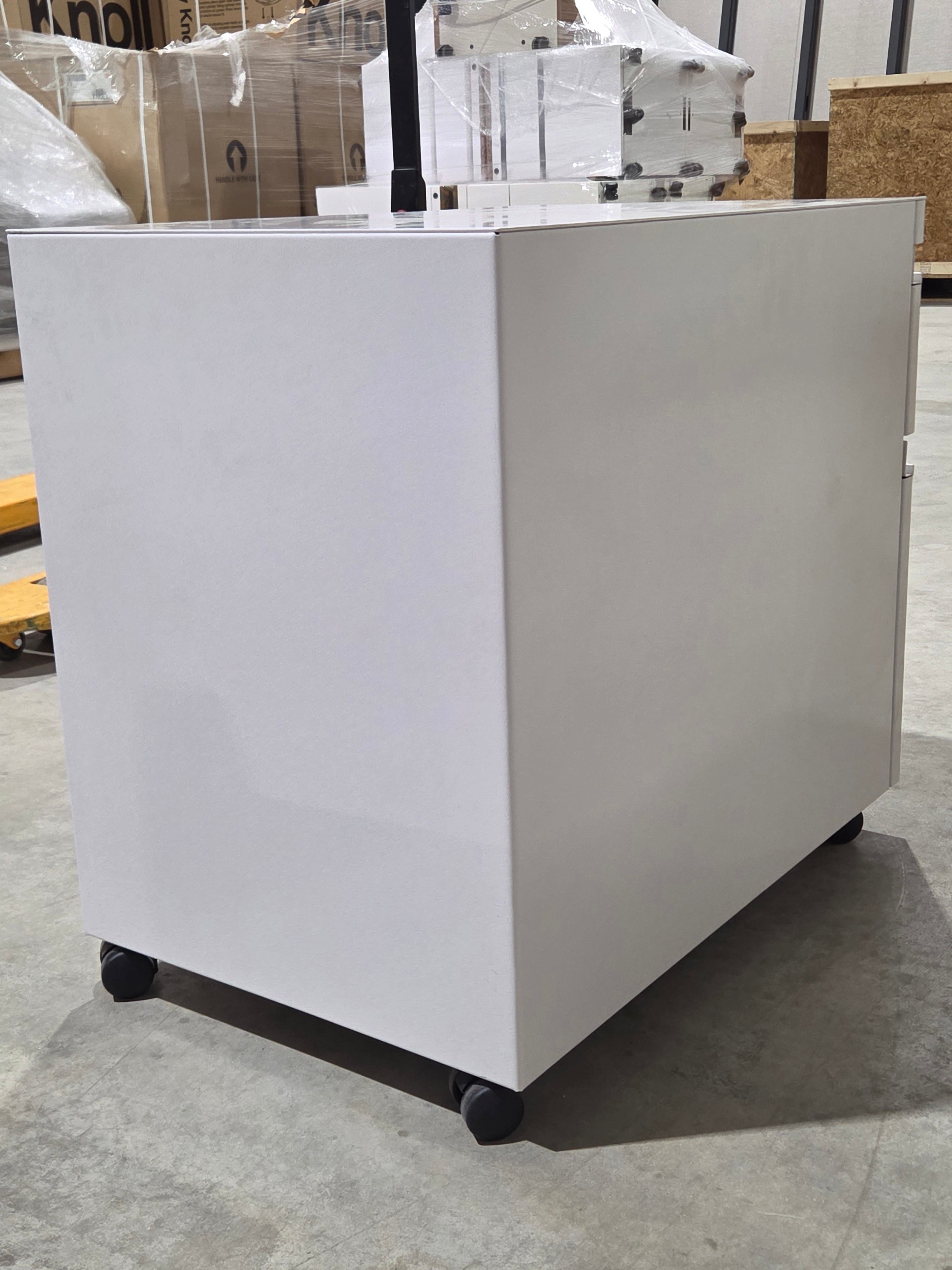 Knoll  Mobile Pedestal - White