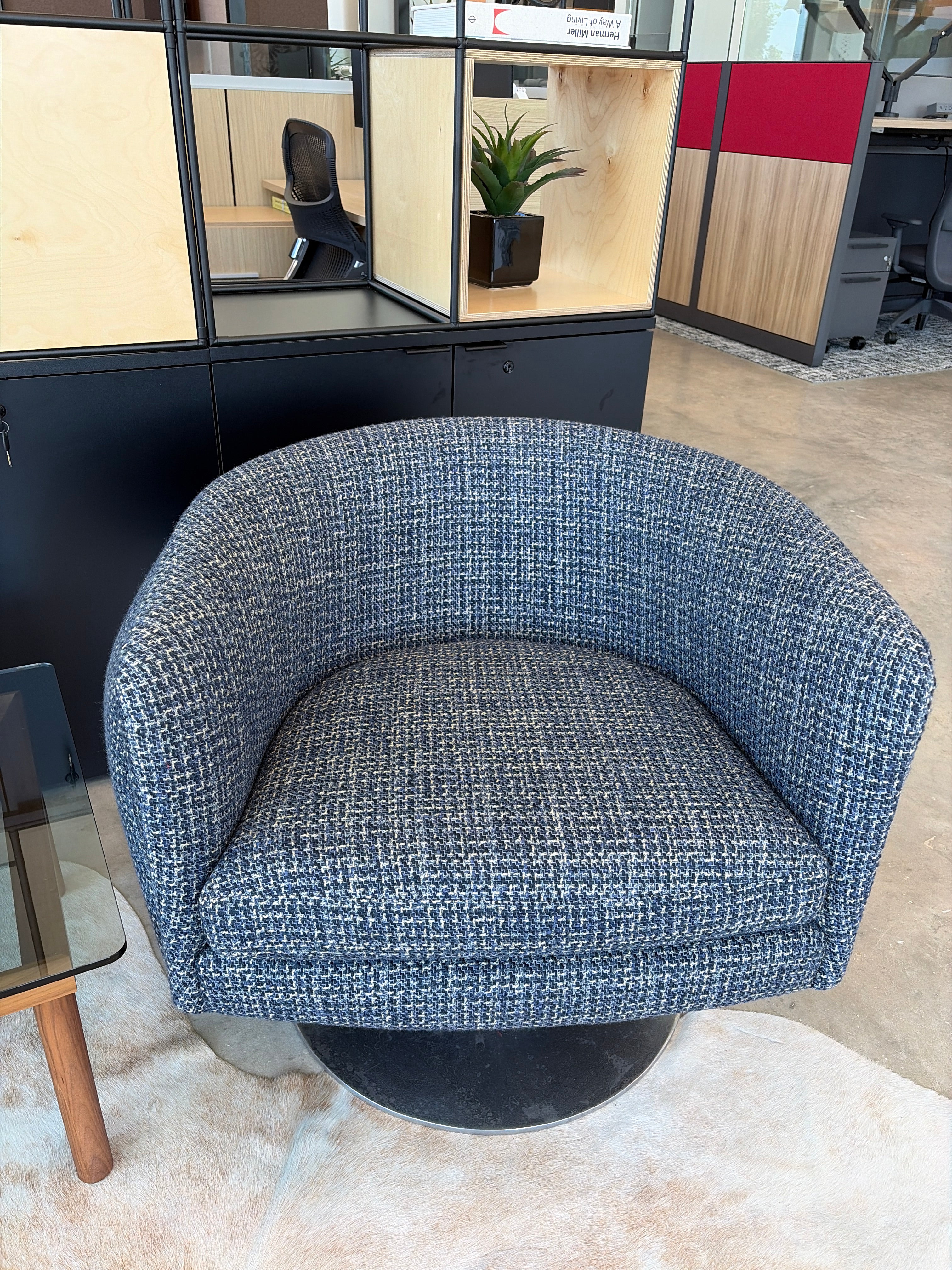 D'Urso Swivel Chairs: Blue, Fabric: Bavaria/Elm - RECEPT 101
