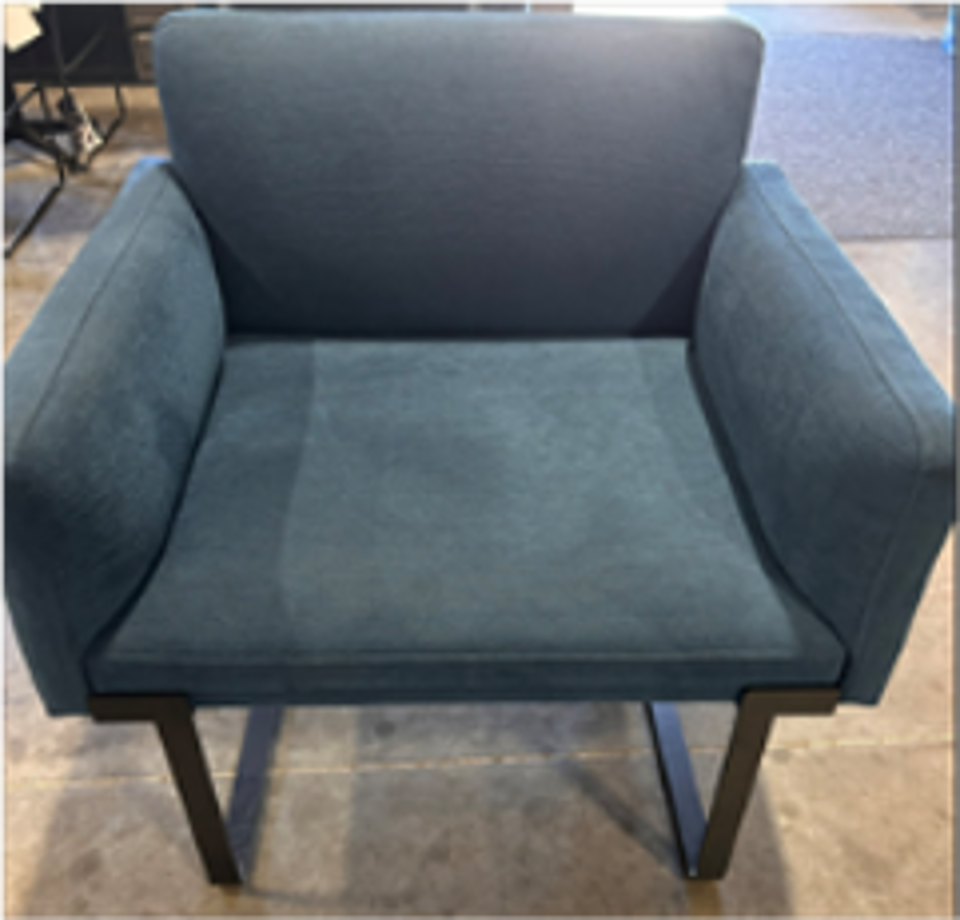 SOI Cameo Lounge Chair, single seat with dual arms/ Blue upholstery