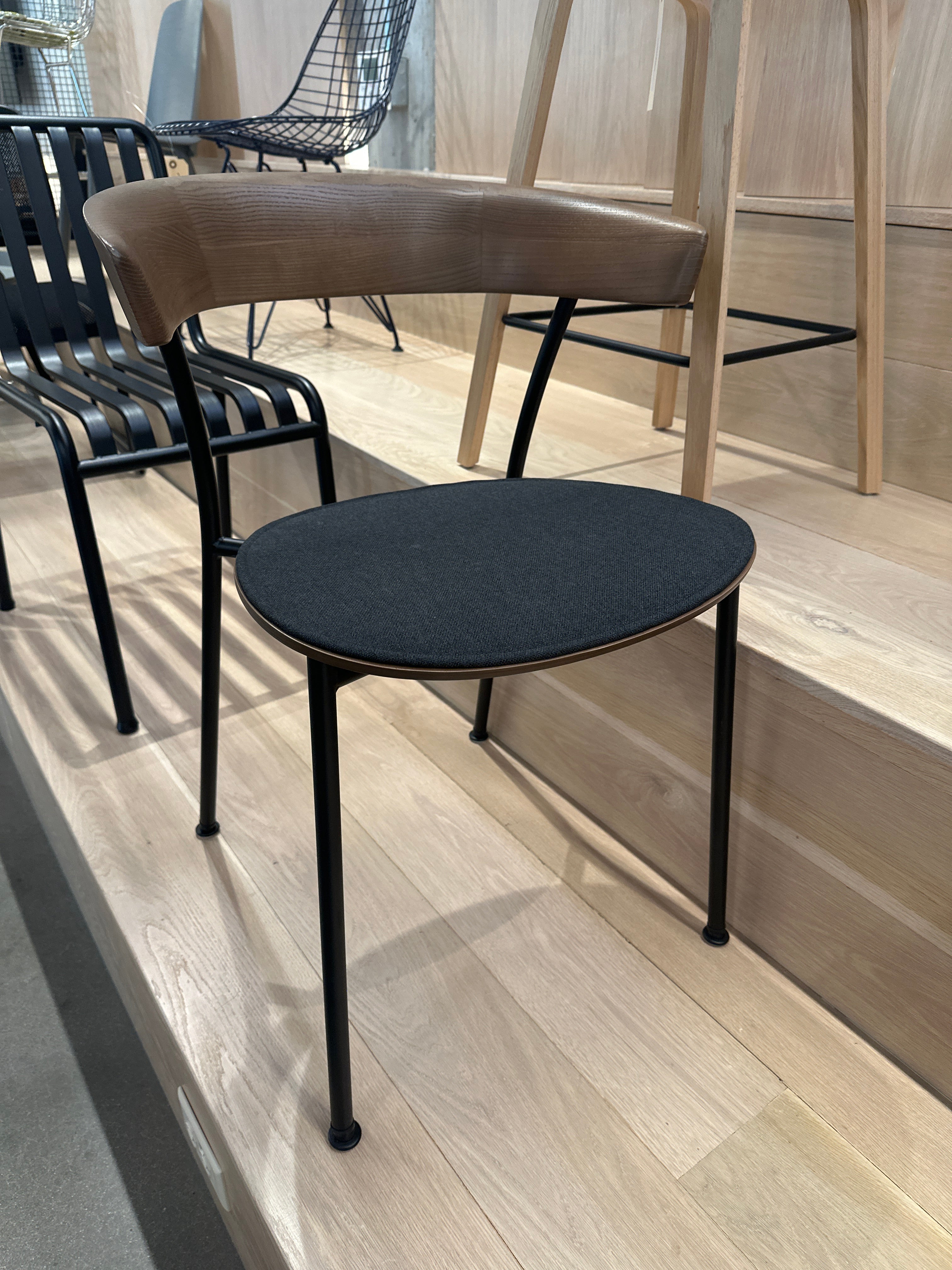 Leeway Chair, Metal Frame, Uph Seat, Ash Back (.5 yds / 9 sf)