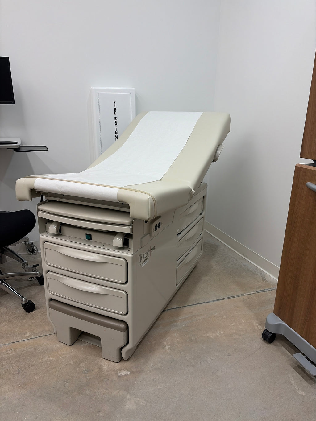 Ritter 204 Manual Examination Table - OFFICE 106 - Exam