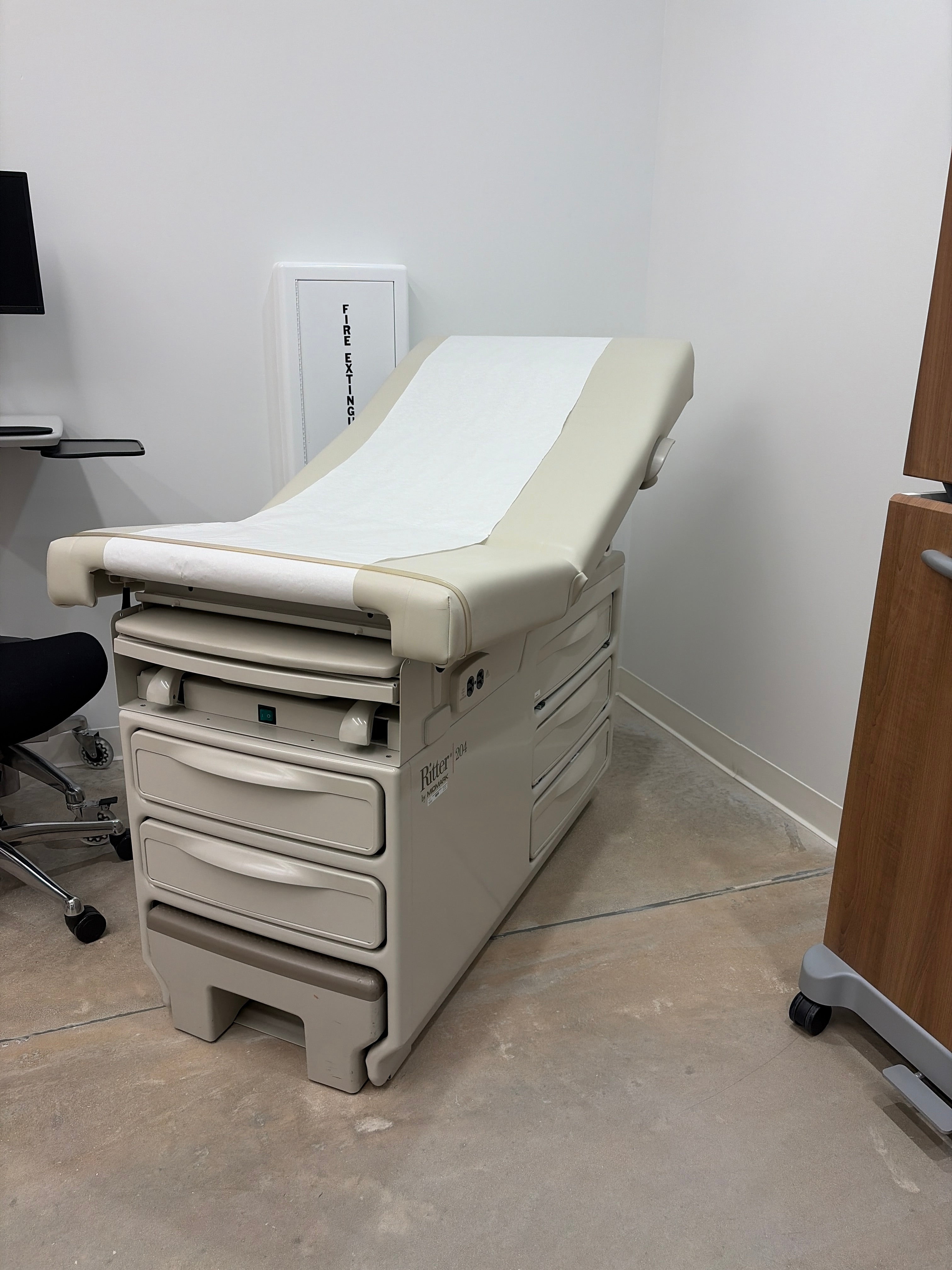 Ritter 204 Manual Examination Table - OFFICE 106 - Exam