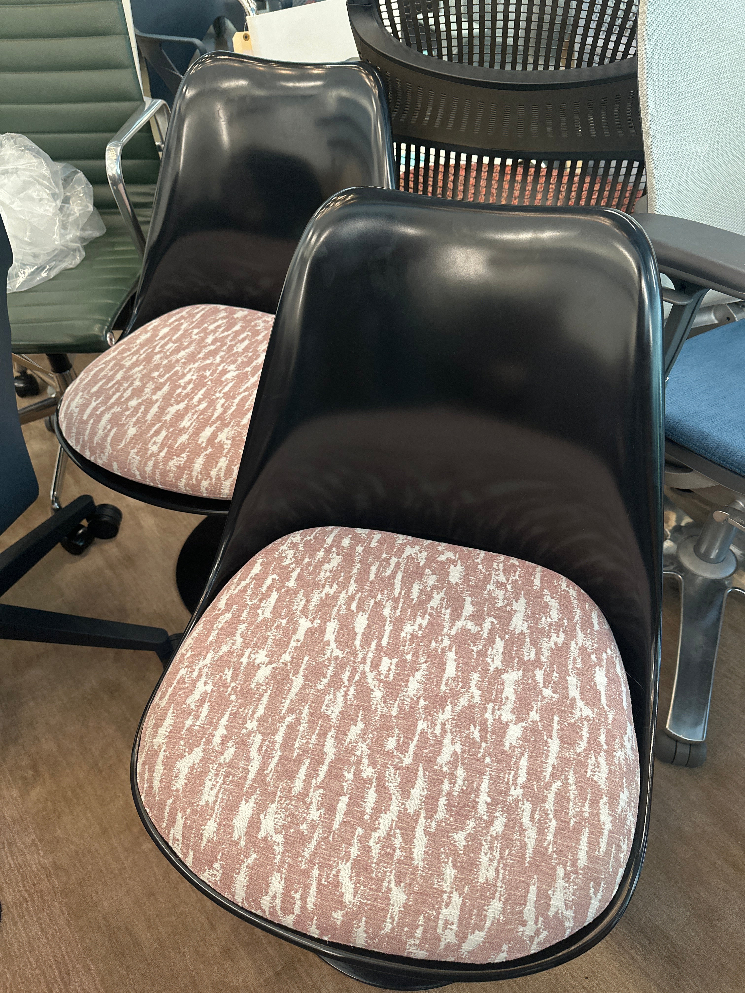 Eero Saarinen Tulip Armless Chair, swivel action, black base