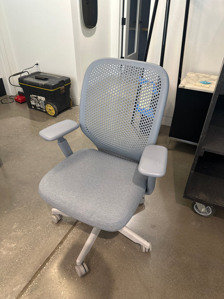 Newson task chair, high performance arms, 5-star plastic bas