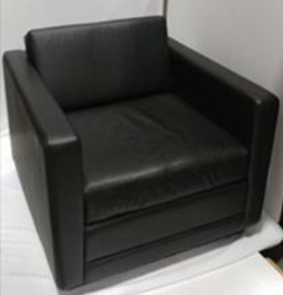 Haworth Tuxedo-2006	Leather Lounge Arm Chair, reversible seat and back cushion, seat height 18", H29" D34" W32"